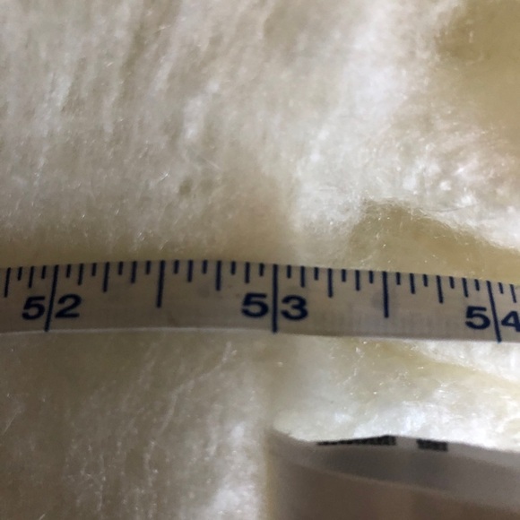 Cream color Soft Blanket. Like NEW - Picture 4 of 5